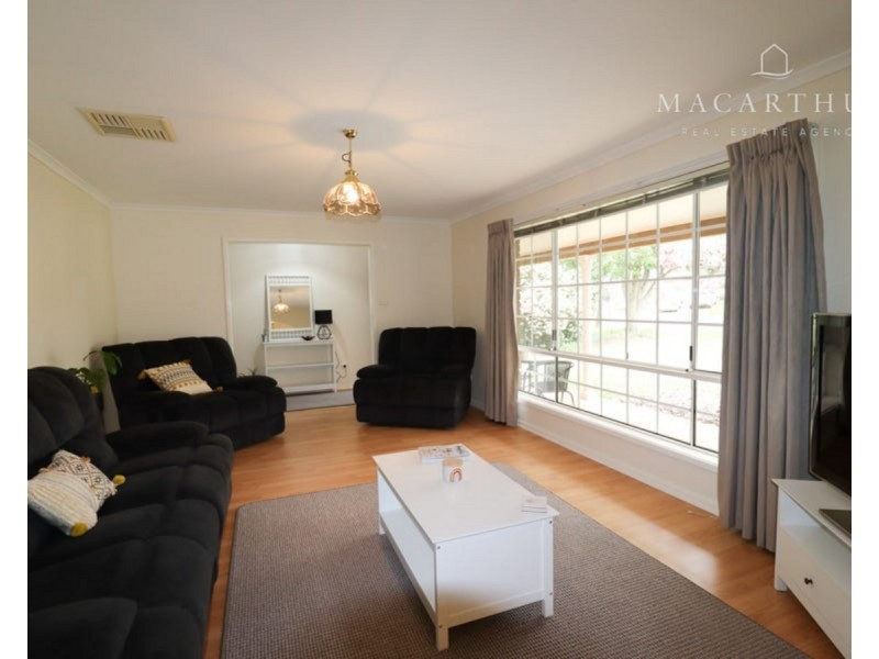 2 Egret Place, Estella NSW 2650
