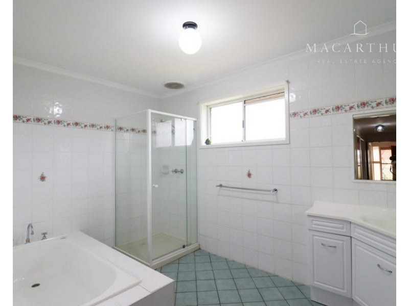 2 Egret Place, Estella NSW 2650
