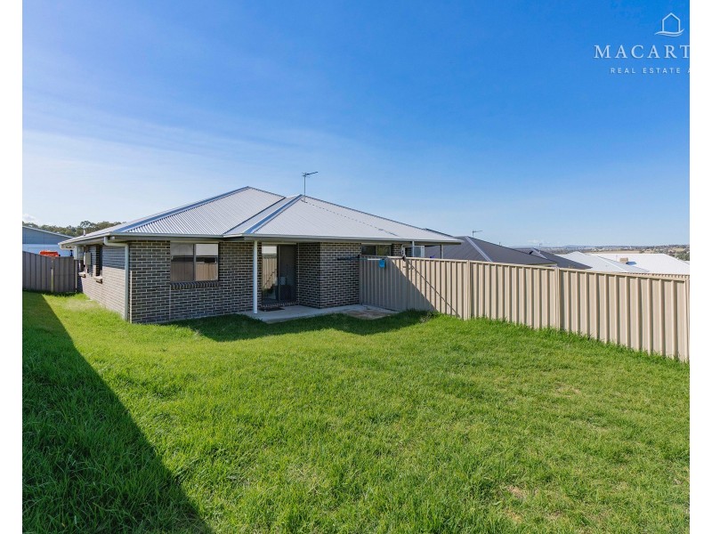 1-2/138 Bradman Drive, Boorooma NSW 2650