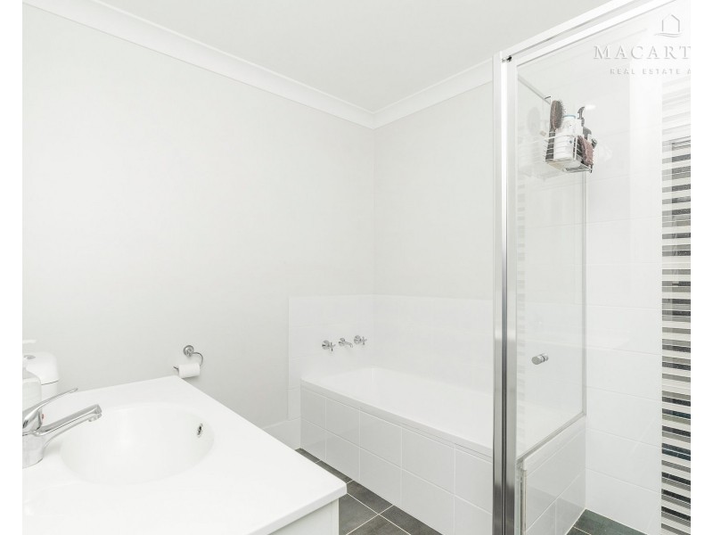 1-2/138 Bradman Drive, Boorooma NSW 2650
