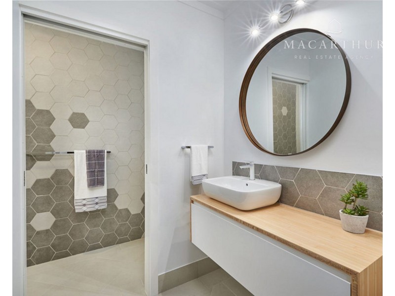 7 Morris Crescent, Gobbagombalin NSW 2650