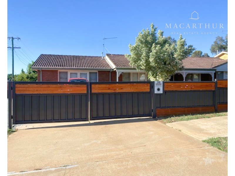 30 Loughnan Street, Coolamon NSW 2701
