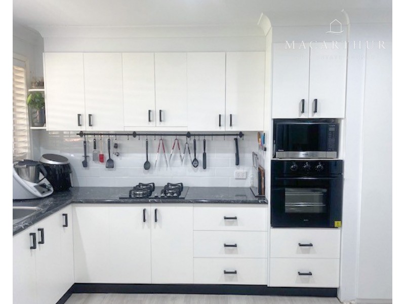 30 Loughnan Street, Coolamon NSW 2701