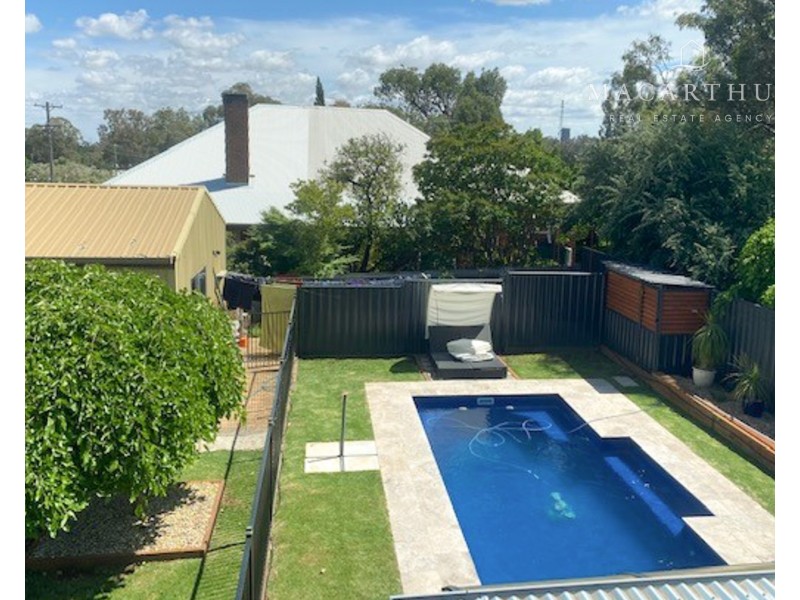 30 Loughnan Street, Coolamon NSW 2701