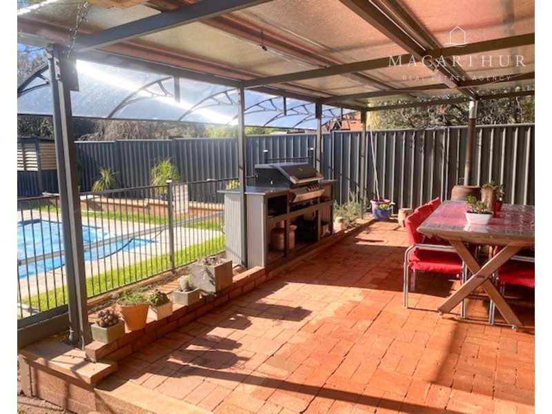 30 Loughnan Street, Coolamon NSW 2701