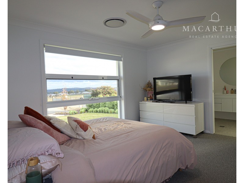 73 Jumbuck Drive, Gobbagombalin NSW 2650