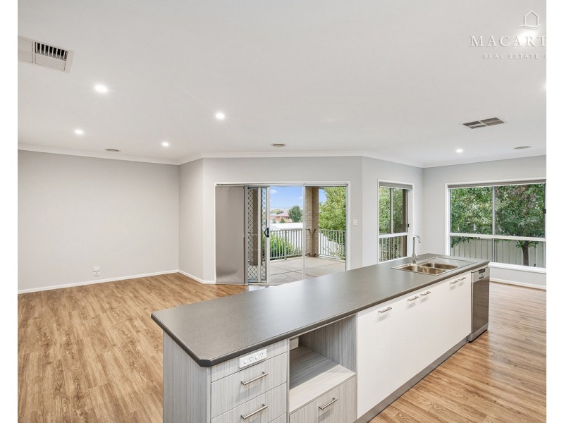 27 Clifton Street, Bourkelands NSW 2650