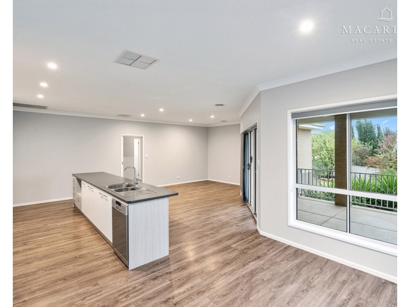 27 Clifton Street, Bourkelands NSW 2650