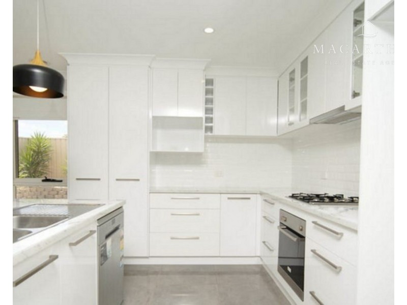 1 Goonawarra Street, Gobbagombalin NSW 2650