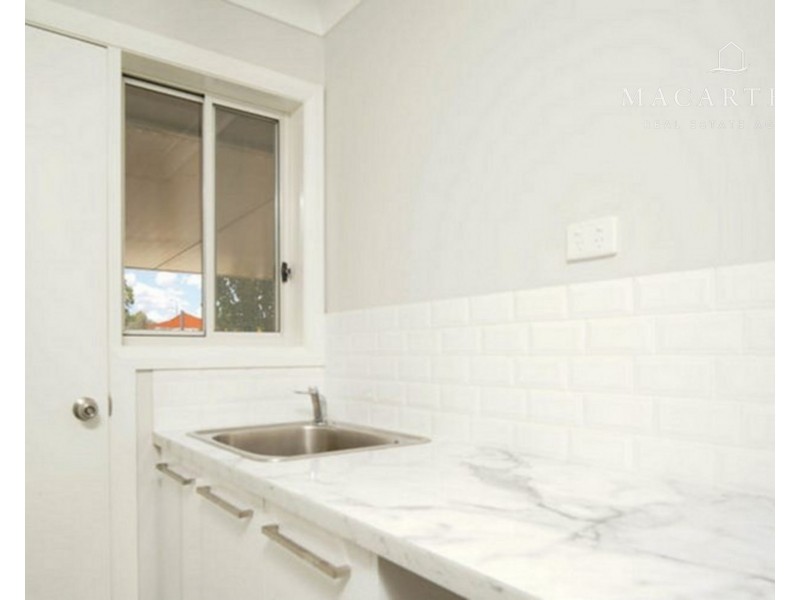 1 Goonawarra Street, Gobbagombalin NSW 2650