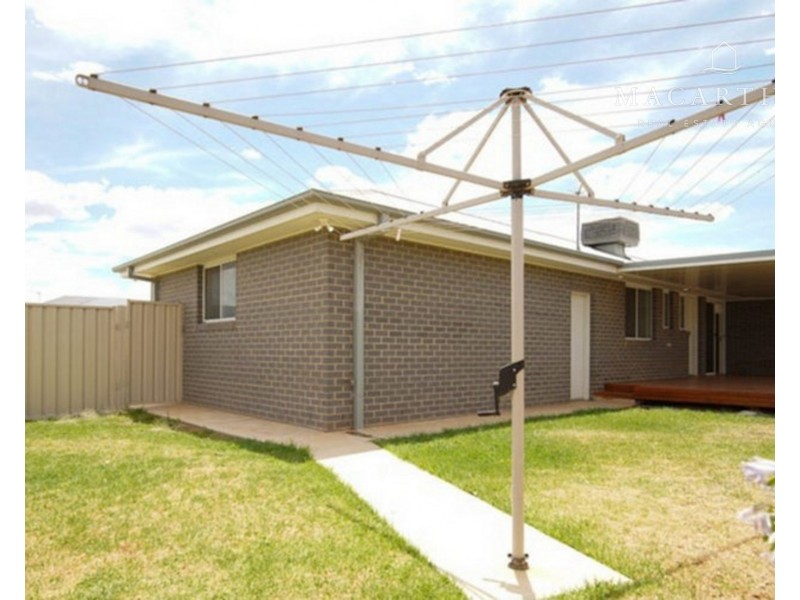 1 Goonawarra Street, Gobbagombalin NSW 2650