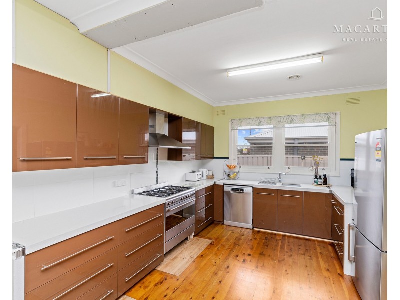 62 Inglis Street, Lake Albert NSW 2650