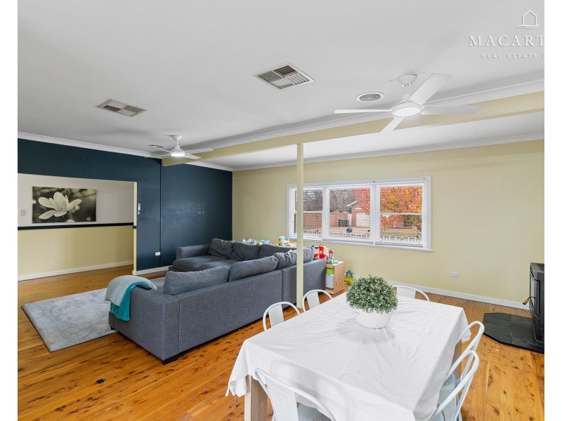 62 Inglis Street, Lake Albert NSW 2650