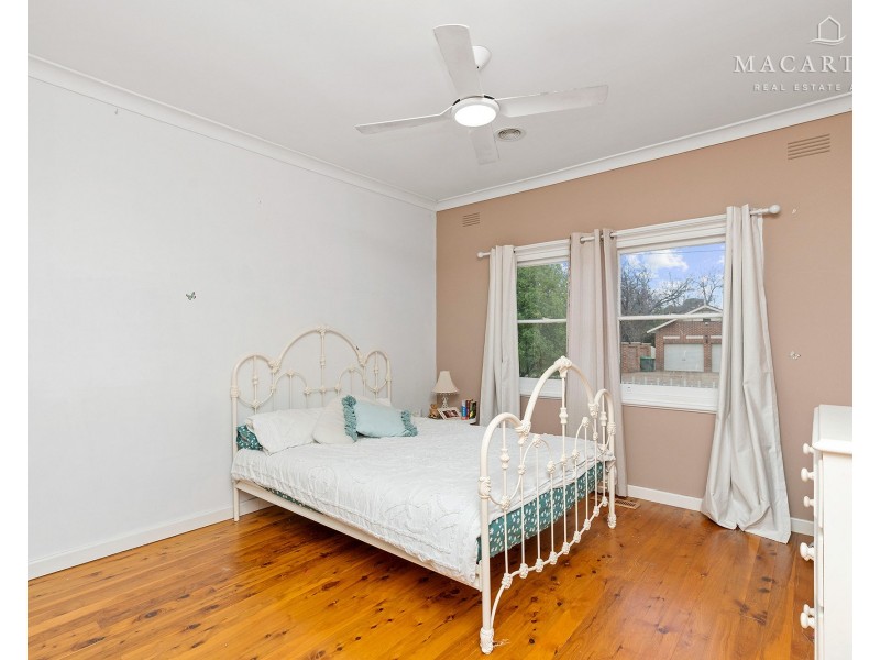 62 Inglis Street, Lake Albert NSW 2650