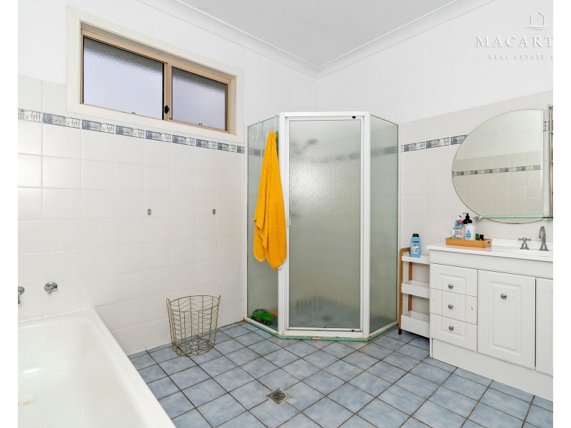 62 Inglis Street, Lake Albert NSW 2650