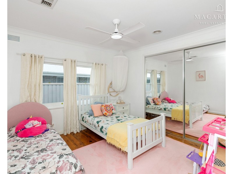 62 Inglis Street, Lake Albert NSW 2650