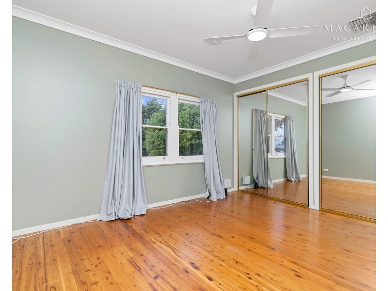 62 Inglis Street, Lake Albert NSW 2650