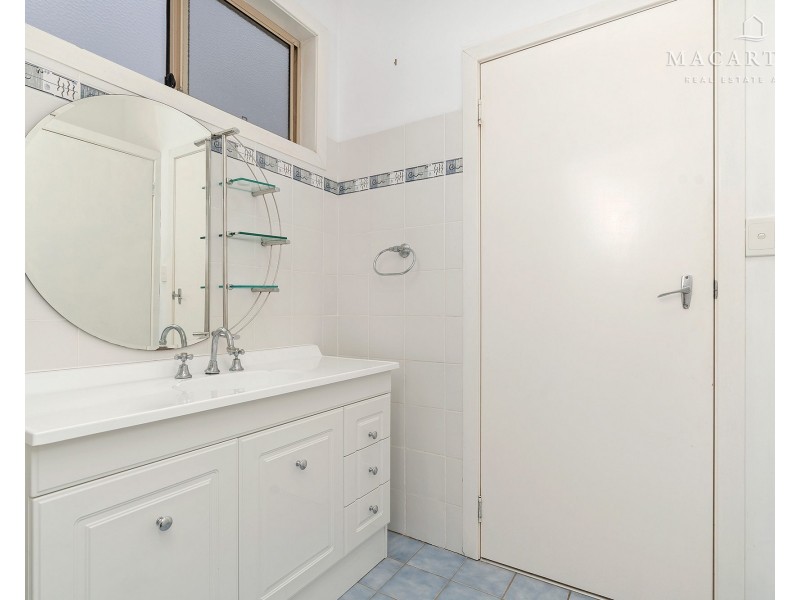 62 Inglis Street, Lake Albert NSW 2650