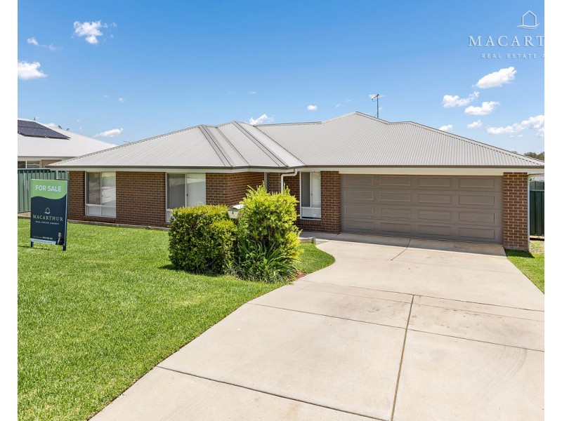 8 Tantoon Circuit, Forest Hill NSW 2651