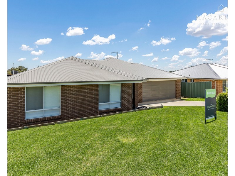 8 Tantoon Circuit, Forest Hill NSW 2651