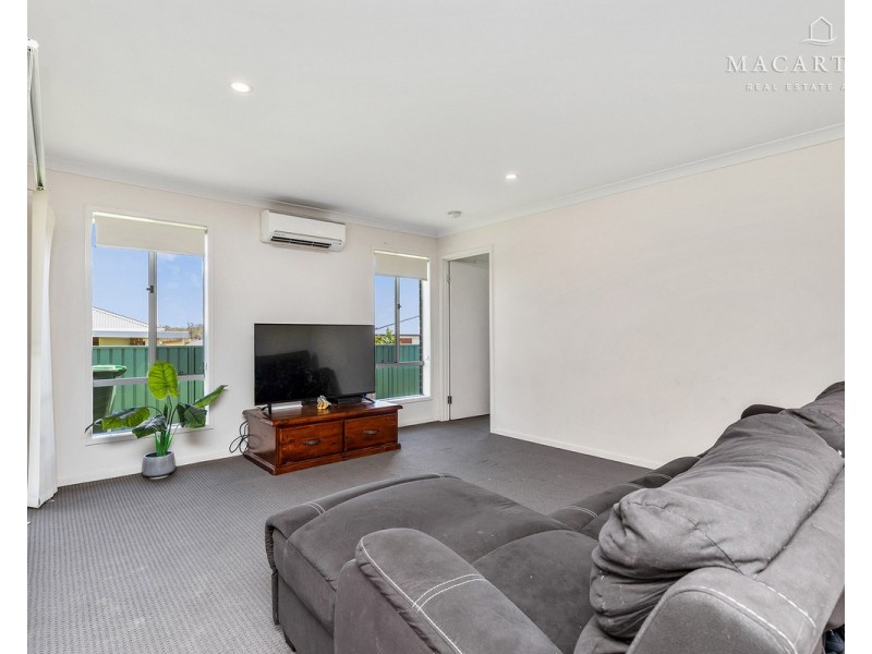 8 Tantoon Circuit, Forest Hill NSW 2651