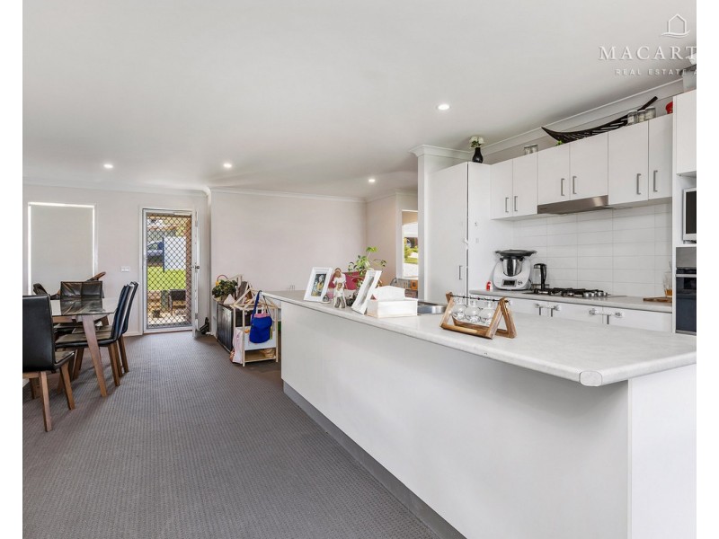 8 Tantoon Circuit, Forest Hill NSW 2651