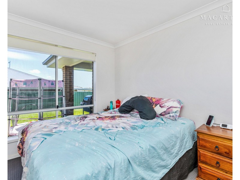 8 Tantoon Circuit, Forest Hill NSW 2651