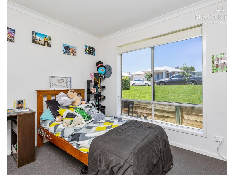 8 Tantoon Circuit, Forest Hill NSW 2651