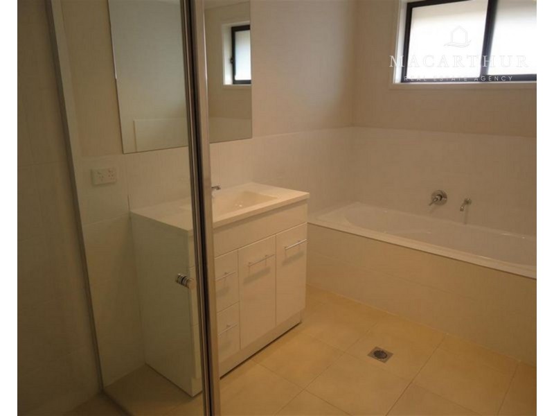 25 Sunvale Crescent, Estella NSW 2650