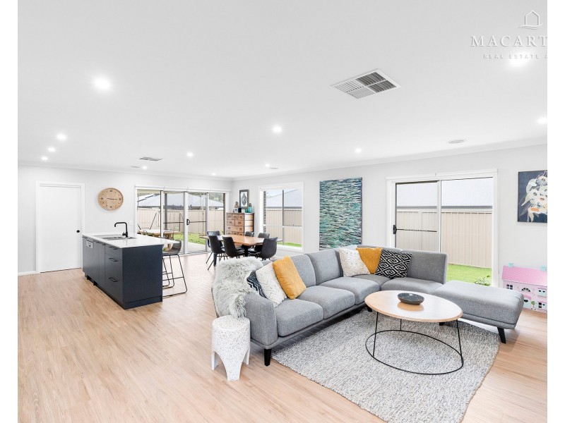 9 Quill Avenue, Boorooma NSW 2650