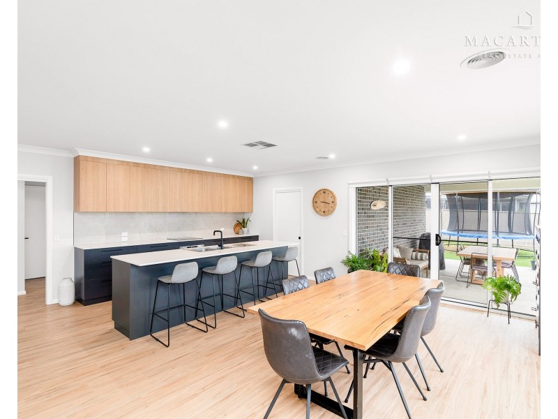 9 Quill Avenue, Boorooma NSW 2650