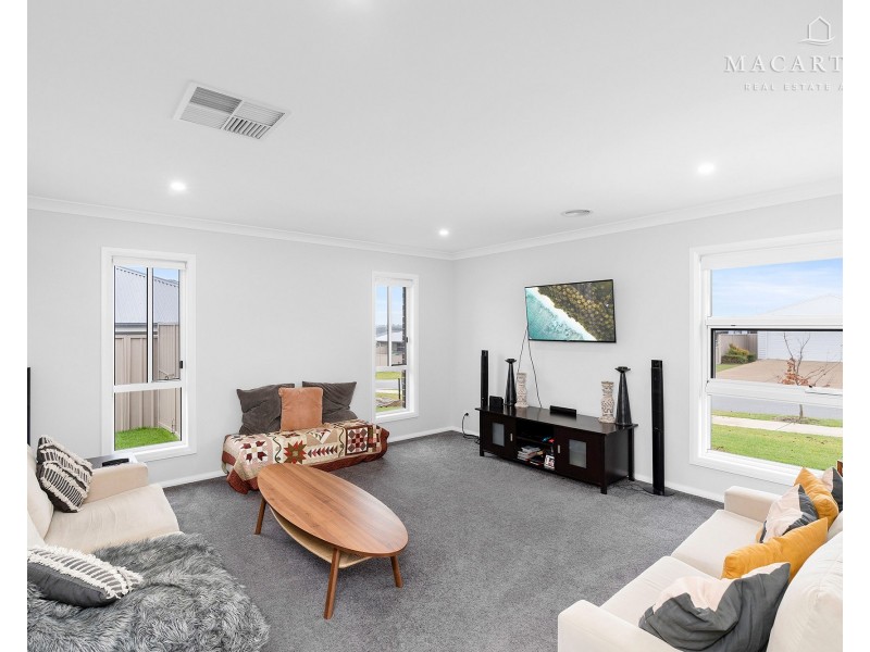 9 Quill Avenue, Boorooma NSW 2650