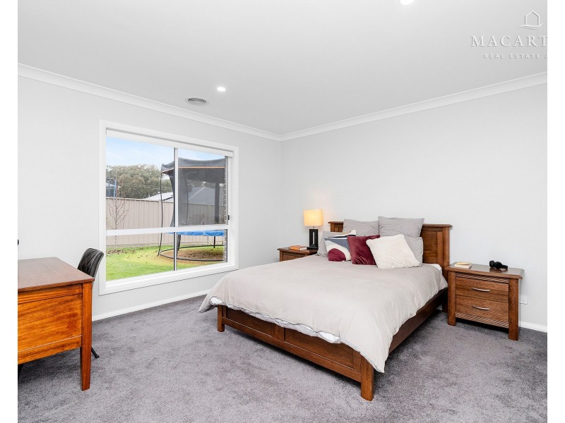 9 Quill Avenue, Boorooma NSW 2650