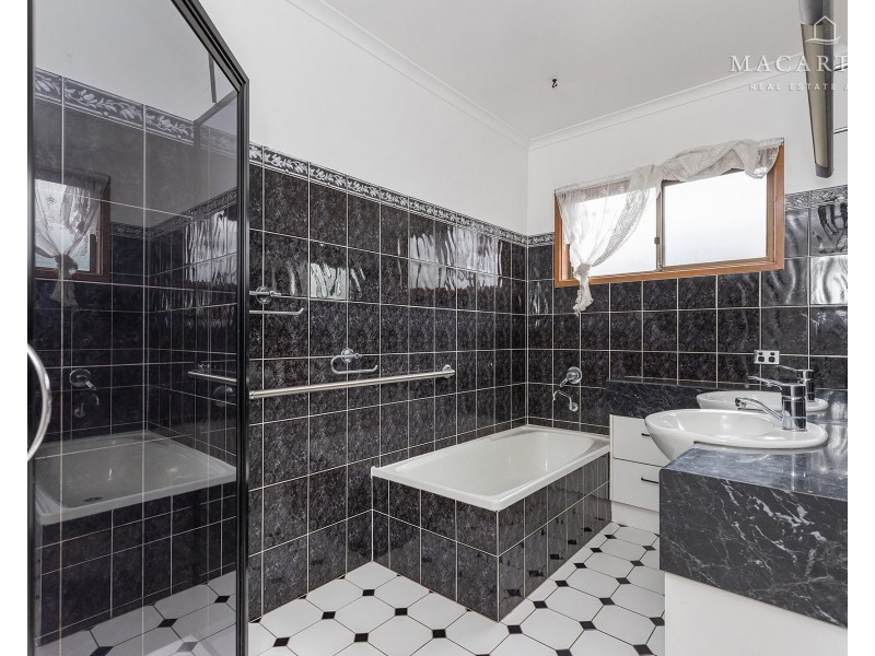 33 Mallory Street, Ashmont NSW 2650