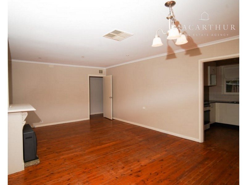 27 Gilmore Avenue, Mount Austin NSW 2650