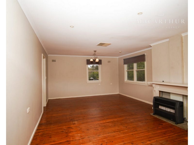 27 Gilmore Avenue, Mount Austin NSW 2650
