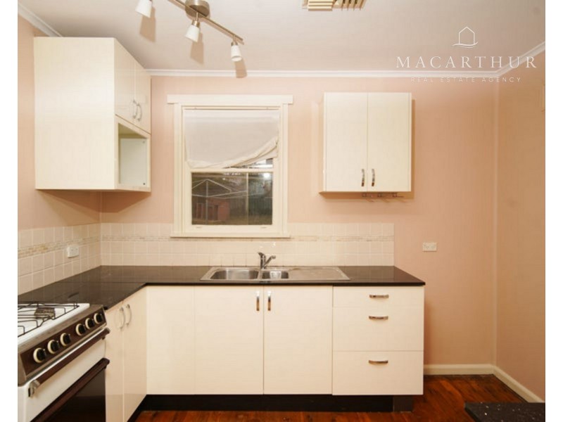 27 Gilmore Avenue, Mount Austin NSW 2650