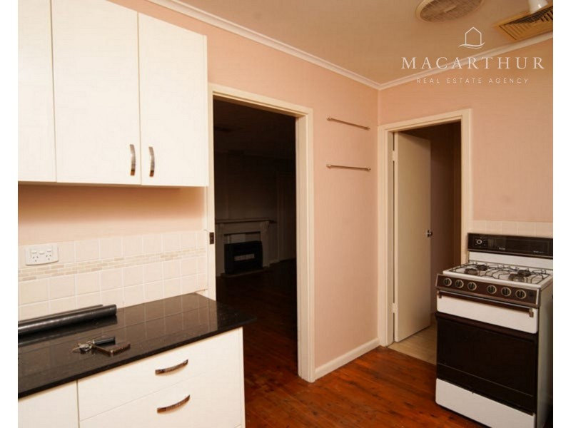 27 Gilmore Avenue, Mount Austin NSW 2650