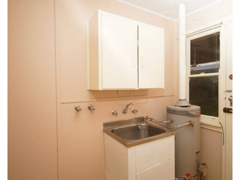 27 Gilmore Avenue, Mount Austin NSW 2650