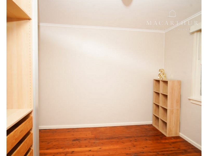 27 Gilmore Avenue, Mount Austin NSW 2650