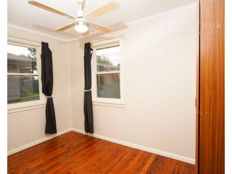 27 Gilmore Avenue, Mount Austin NSW 2650