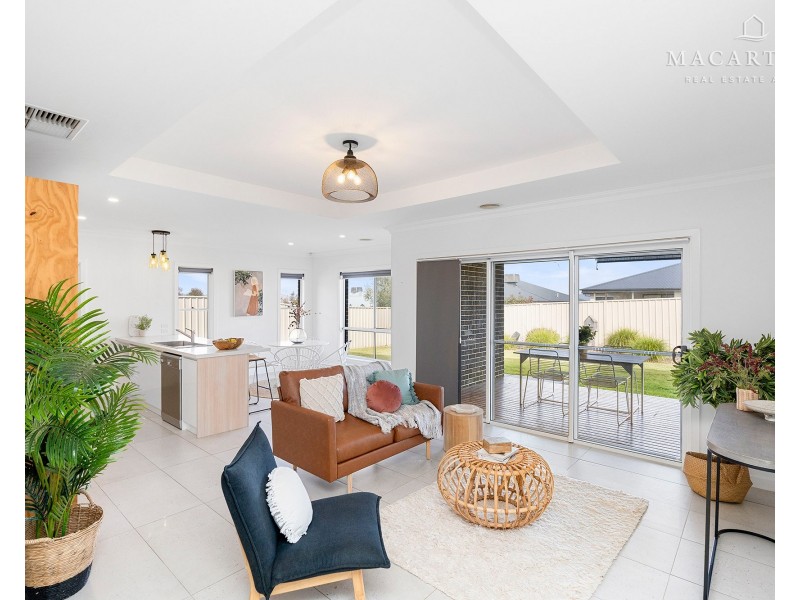 7 Morris Crescent, Gobbagombalin NSW 2650