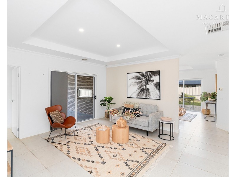 7 Morris Crescent, Gobbagombalin NSW 2650
