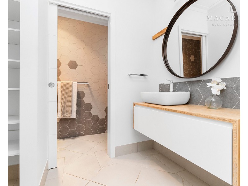 7 Morris Crescent, Gobbagombalin NSW 2650