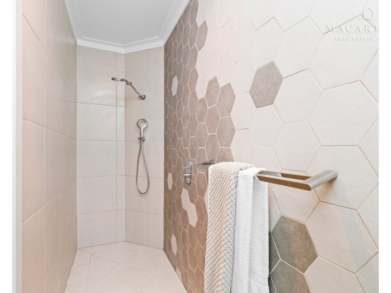 7 Morris Crescent, Gobbagombalin NSW 2650