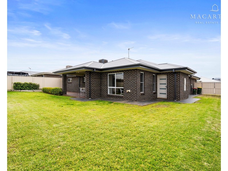 7 Morris Crescent, Gobbagombalin NSW 2650