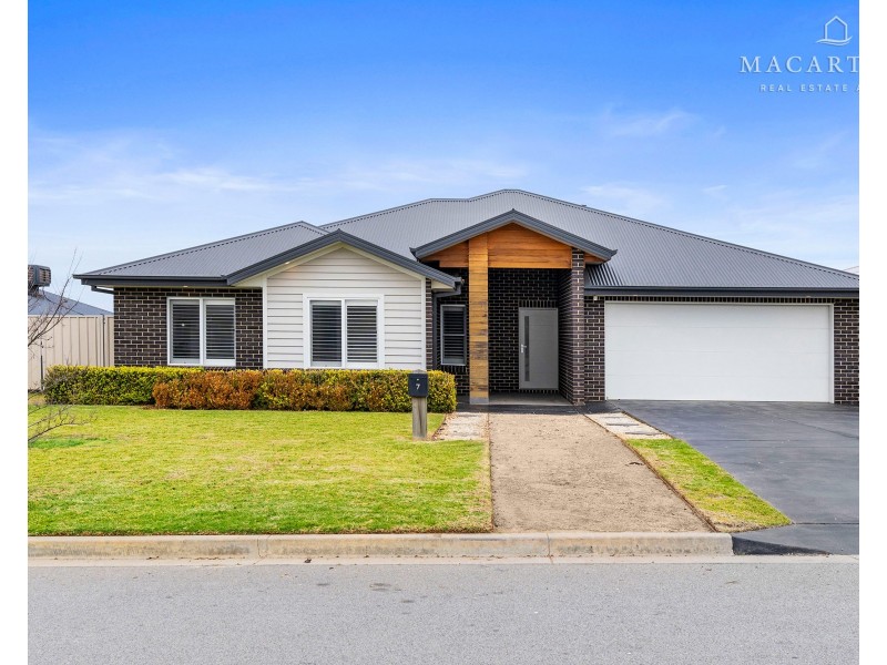 7 Morris Crescent, Gobbagombalin NSW 2650