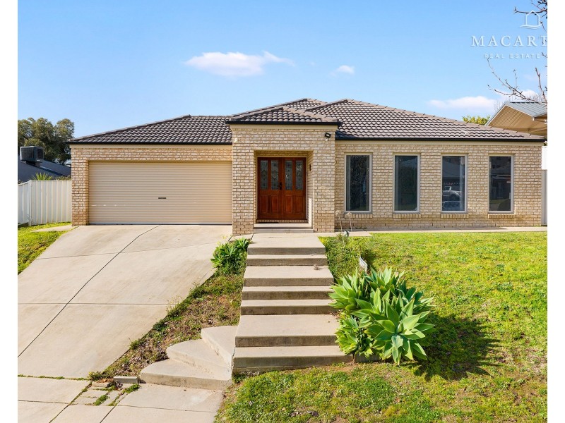 9 Brownlow Drive, Bourkelands NSW 2650