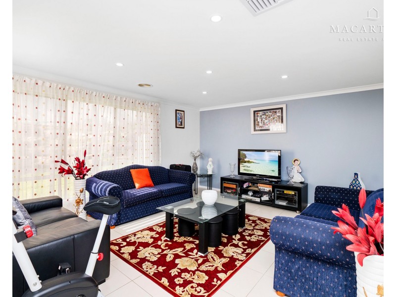 9 Brownlow Drive, Bourkelands NSW 2650