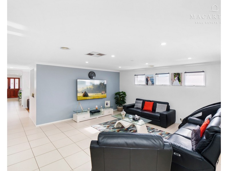 9 Brownlow Drive, Bourkelands NSW 2650